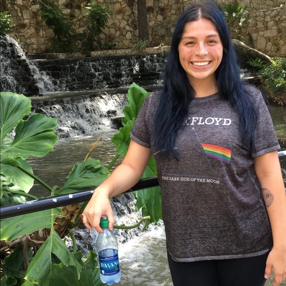 Meet your Posher, Rae - Picture 4 of 6