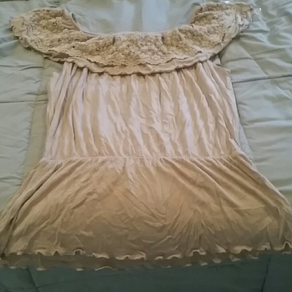 R?e 21 off the shoulder top cream color size med