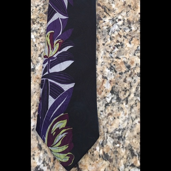 Tie - Picture 1 of 4