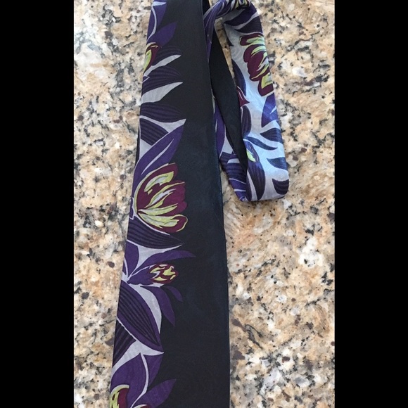 Tie - Picture 2 of 4