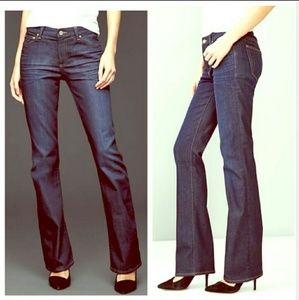 LIKE NEW GAP 30R dark wash jeans