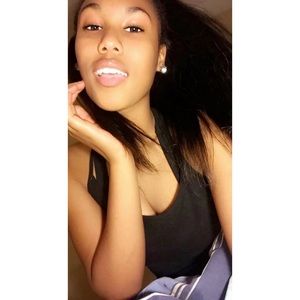 Meet your Posher, Shania