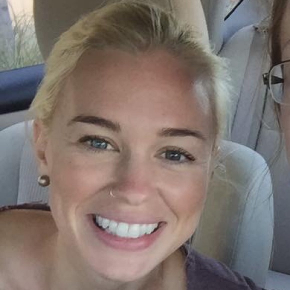 Meet your Posher, Alicia - Picture 2 of 2