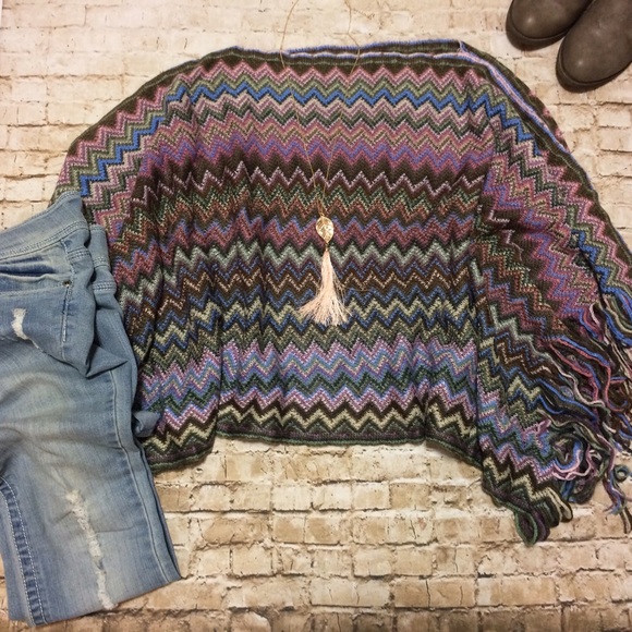 Gorgeous Vintage Poncho HP - Picture 2 of 4