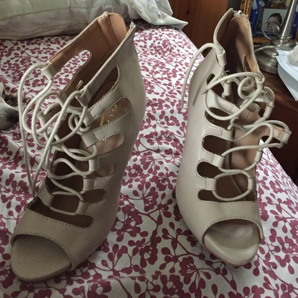Heels - Picture 2 of 2