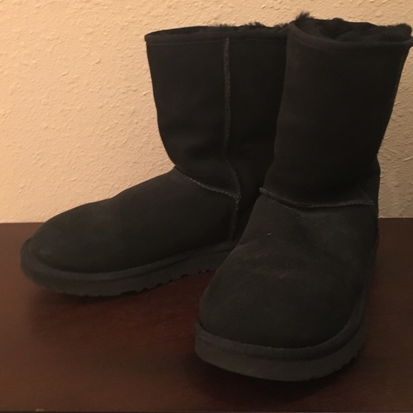 BLACK CLASSIC SHORT UGG BOOTS