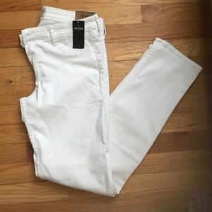 White Hollister jeans. New with tags!