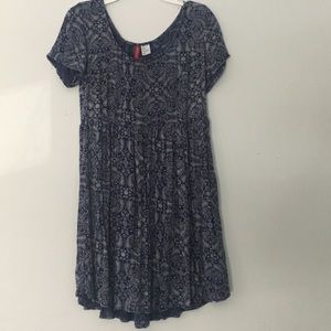 Cute blue paisley shift dress😍