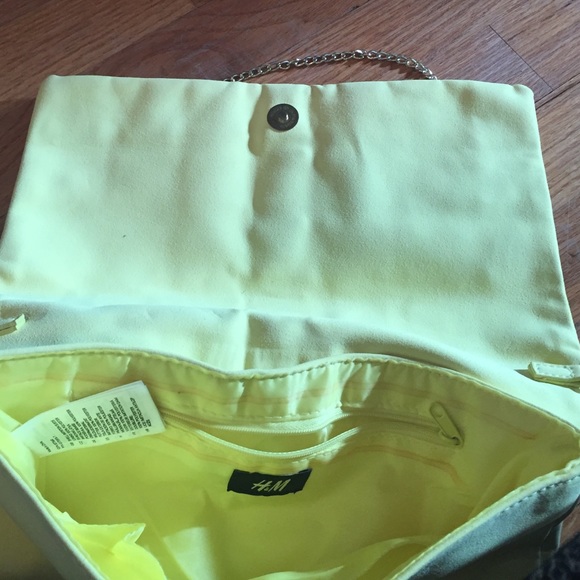 H&M studded clutch with chain - Picture 3 of 3