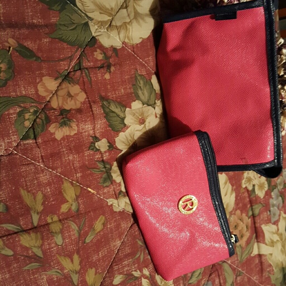 Kenneth Cole Reaction,Set of 2 makeup bags - Picture 2 of 3