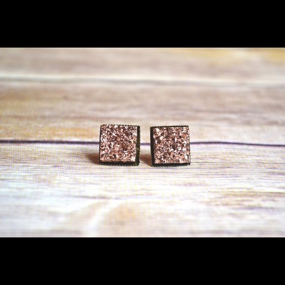 🇺🇸SUMMER BLOWOUT🇺🇸 Rose Druzy Studs - Picture 2 of 2