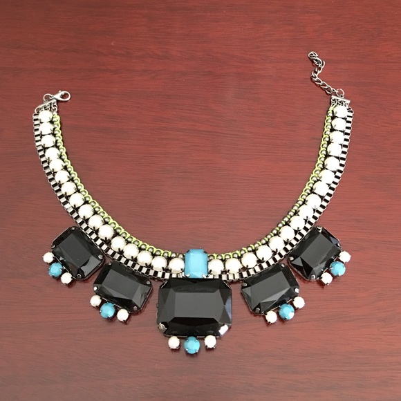 Collar statement necklace