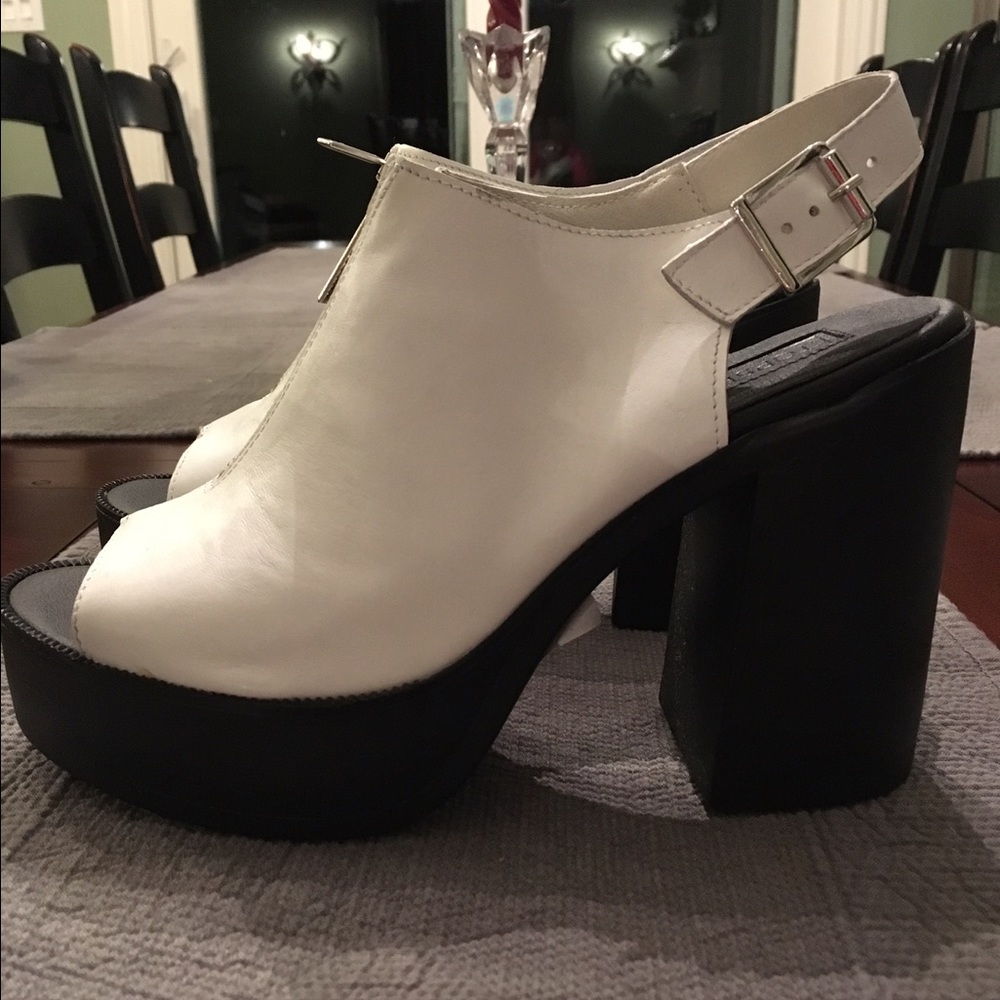 LAST ONE💕NWT Topshop Zipped 5"  Platforms💕 - Picture 4 of 4
