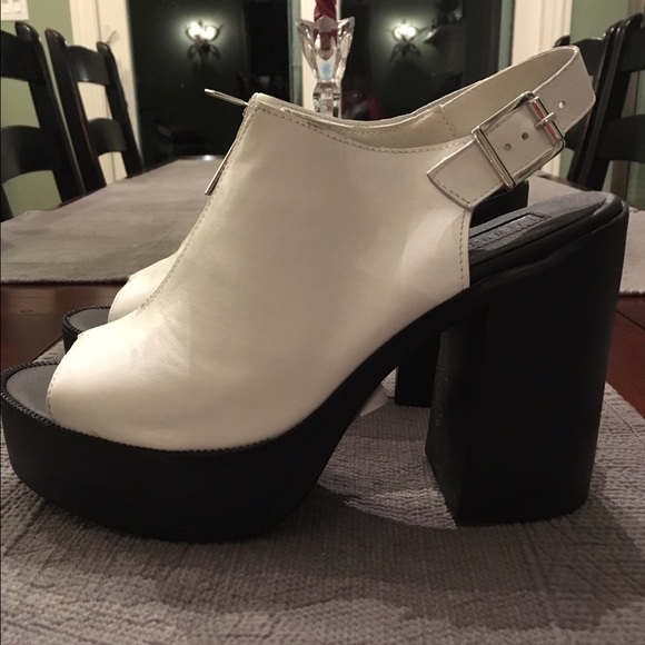 LAST ONE💕NWT Topshop Zipped 5"  Platforms💕 - Picture 4 of 4
