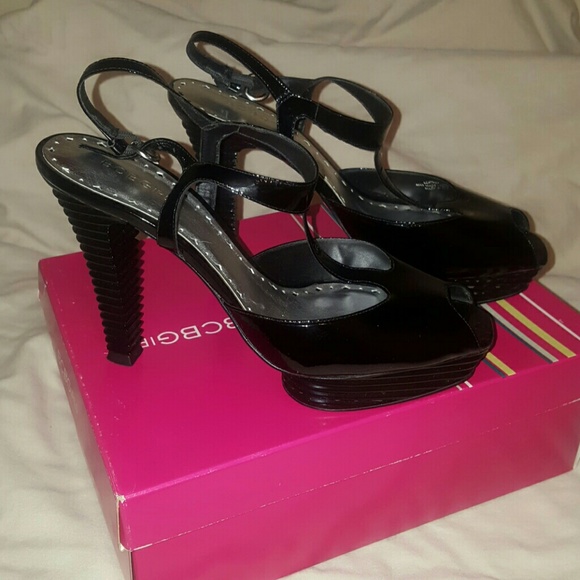 BCBGirls BLACK PATENT LEATHER HEELS - Picture 1 of 4