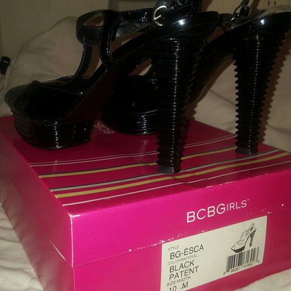 BCBGirls BLACK PATENT LEATHER HEELS - Picture 2 of 4