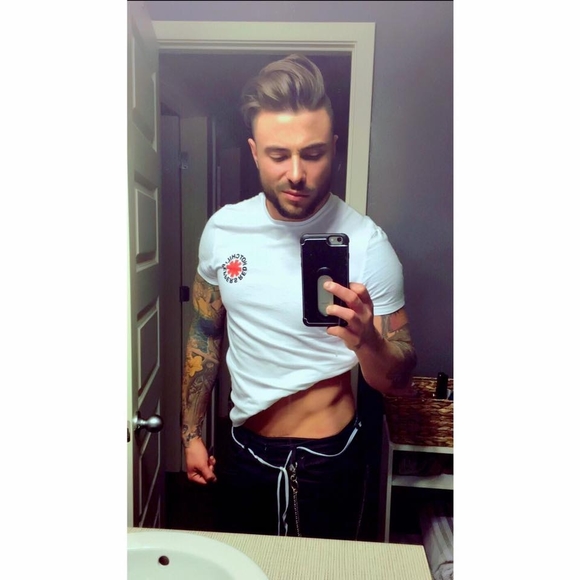Meet your Posher, Zac