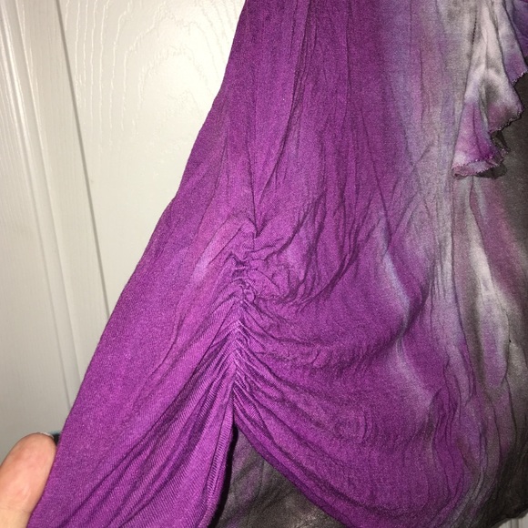 Zinc strappy ruffled front camisole - Picture 2 of 3