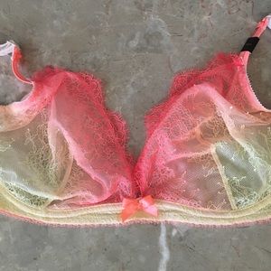 NWT Victoria's Secret unlined lace ombré bra.