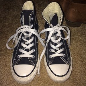 Black high top all star converse