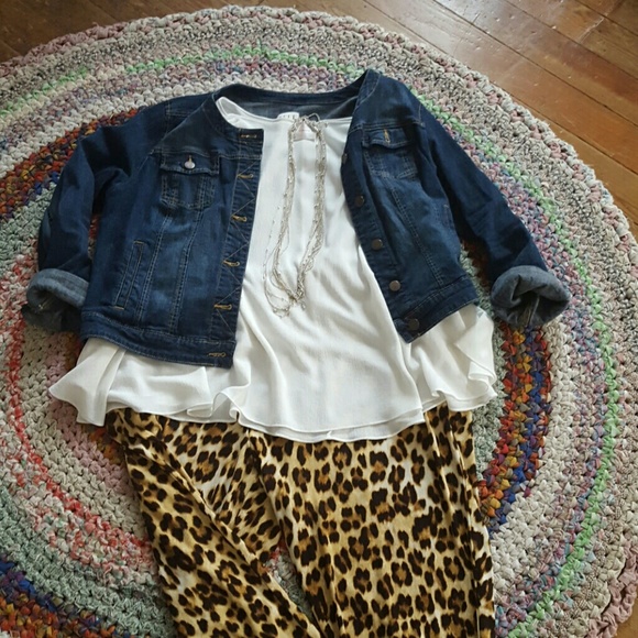 Pull-on leopard print pants. Fits 22-24 best