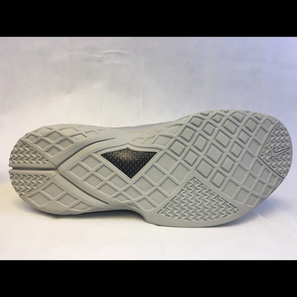 Kobe 3 of 2016 beasketball shoe （no pin）