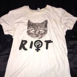 🐱 riot t-shirt