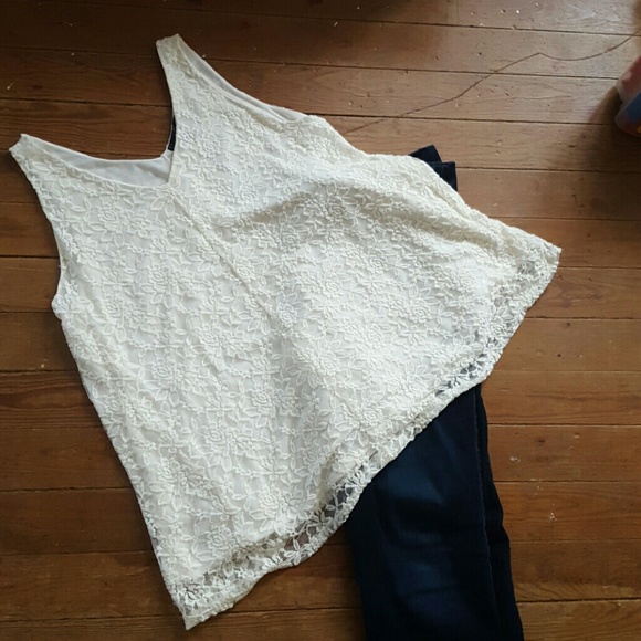 Sleeveless lace tank.