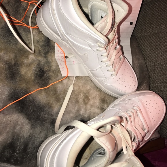 Nike Air Force 1 - Picture 3 of 4