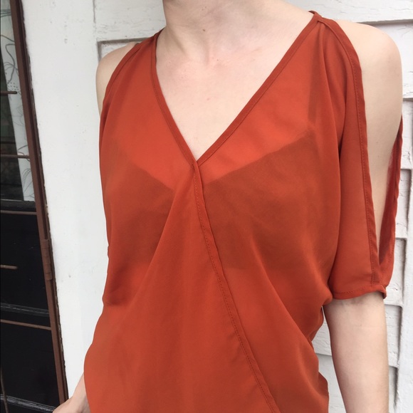 Shoulder Peek Orange Pop Top