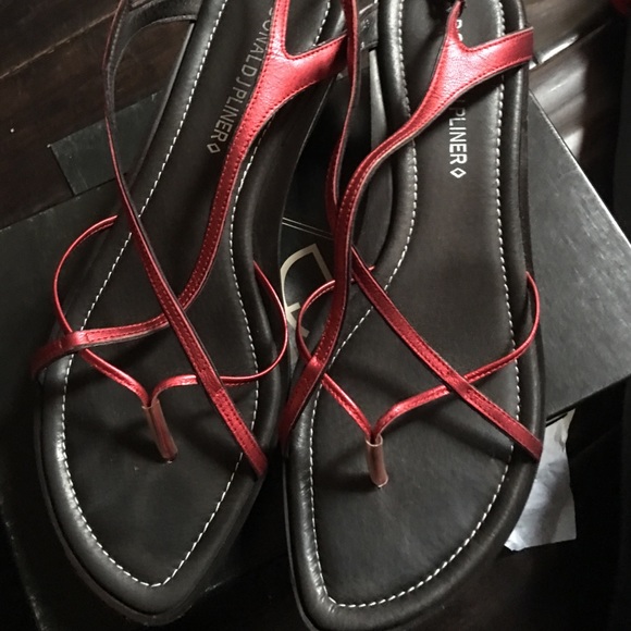 Red Donald J. Pliner Chava thong sandal Size 10