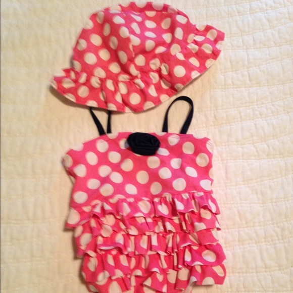 Adorable toddler swim set