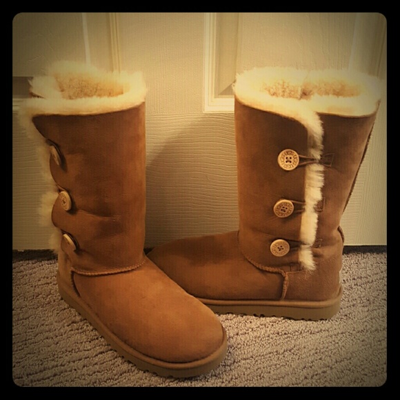 Woman's Chestnut Ugg Bailey Boots