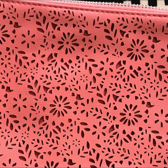 NWT Coral Laser Cut Wristlet - Picture 4 of 4