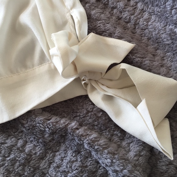 Off white Forever 21 blouse - Picture 2 of 4