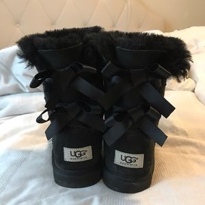 Short black ugg boots