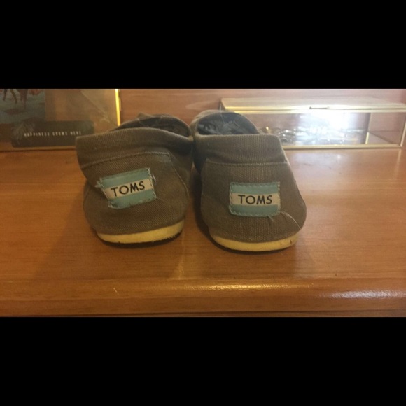 selling my toms :))