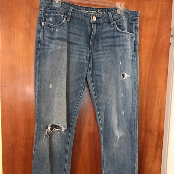 Distressed skinny jeans