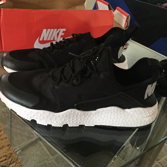 Men's size 12 harauches