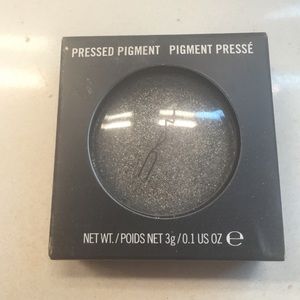 MAC pressed pigment shadow