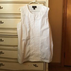 Dana Buchman white sleeveless tunic