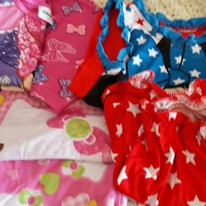 Set of 3 light weight pajamas, like new.