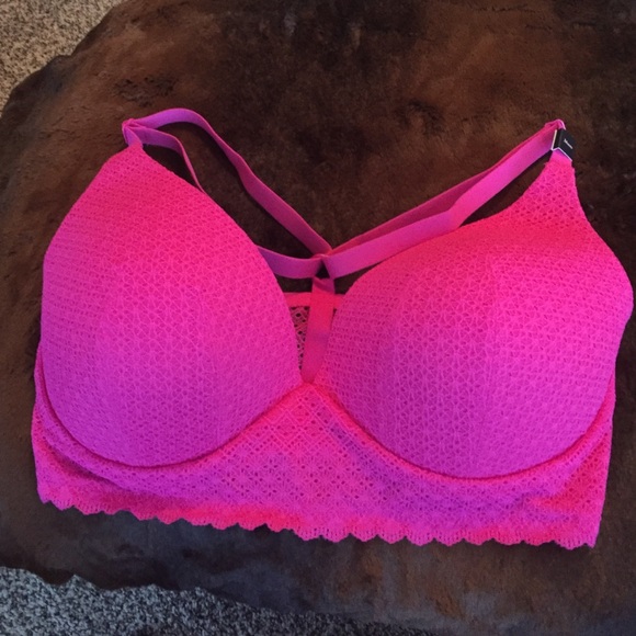 NWT Victoria Secret lax Plunge bra!