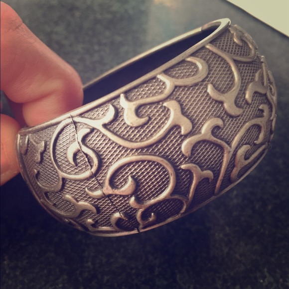 Stylish cuff accessory