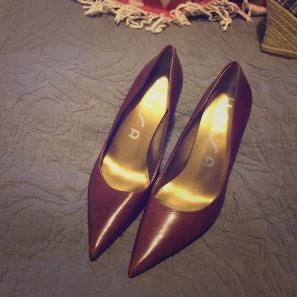 Unisa size 7 brown tan leather pumps