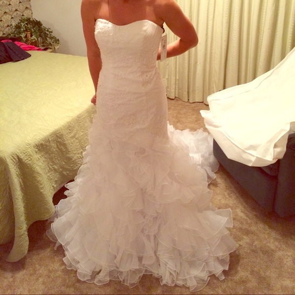 Galina Signature wedding dress - Picture 1 of 4