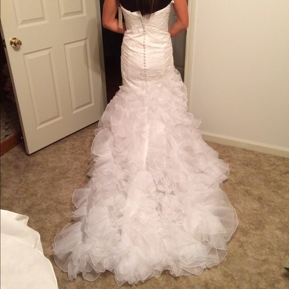 Galina Signature wedding dress - Picture 2 of 4