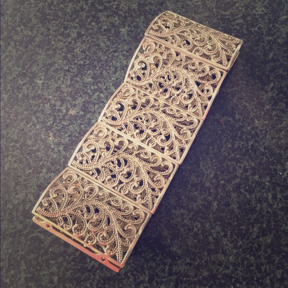 Cute cuff accessory - Picture 2 of 3