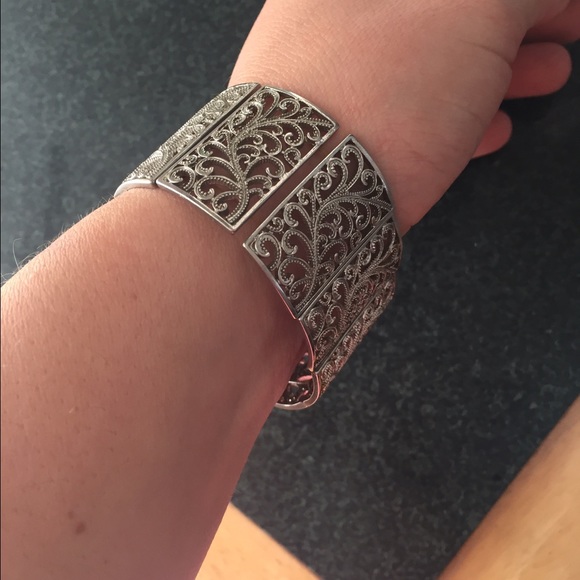 Cute cuff accessory - Picture 3 of 3