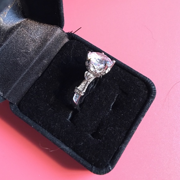 Beautiful cocktail Ring - Picture 3 of 4